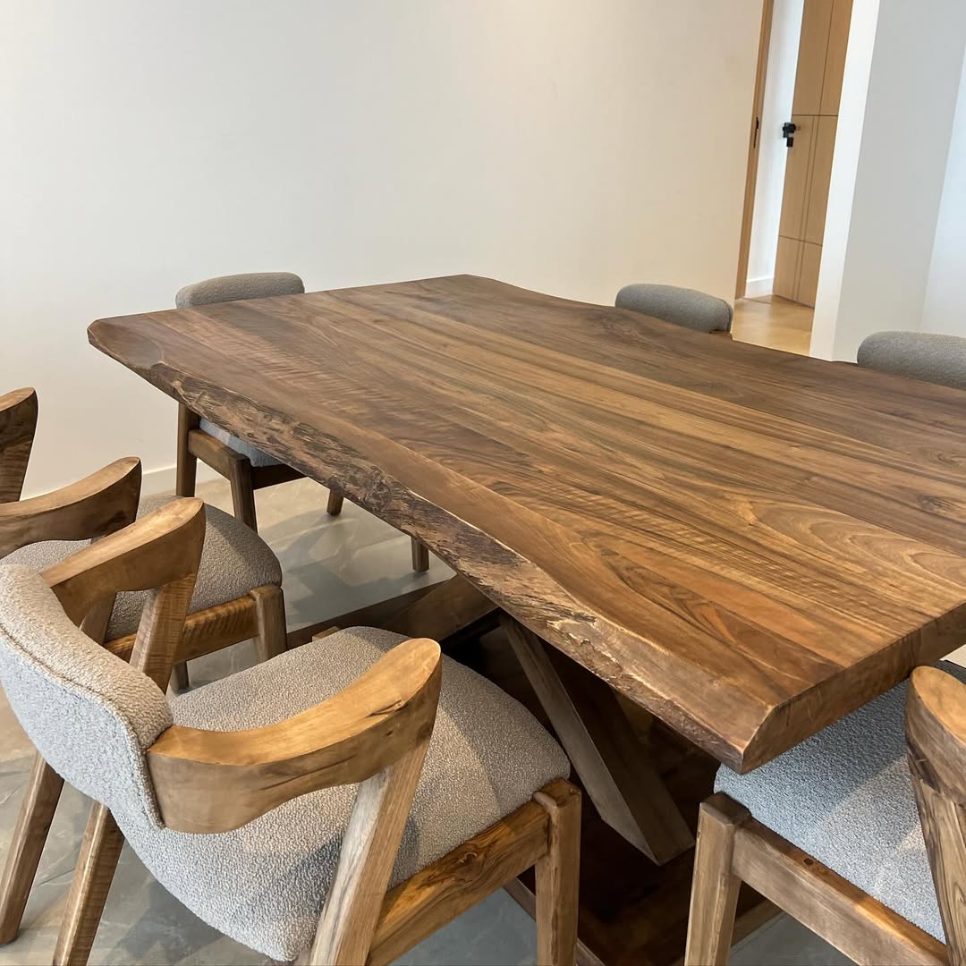 Mesa de Madera Maciza de Nogal